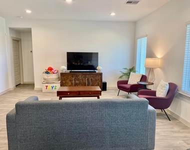 7023 Sunbreeze Lane - Photo Thumbnail 6