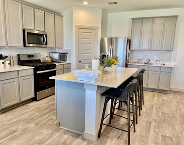 7023 Sunbreeze Lane - Photo Thumbnail 16