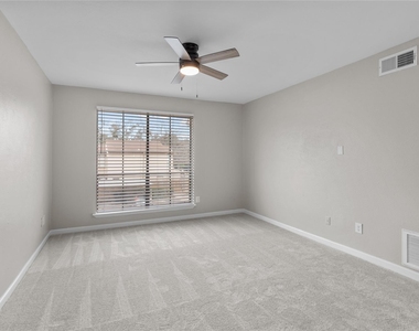 5001 Lamonte Lane - Photo Thumbnail 5