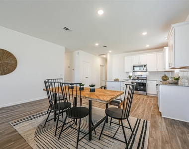 3075 Clydesdale Drive - Photo Thumbnail 8