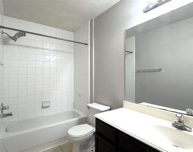 4243 Daisy Meadow Drive - Photo Thumbnail 9