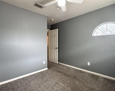 4243 Daisy Meadow Drive - Photo Thumbnail 11