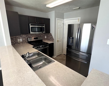 4243 Daisy Meadow Drive - Photo Thumbnail 6