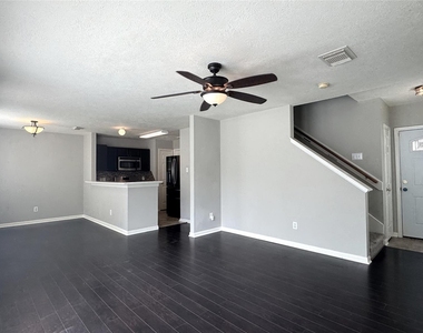 4243 Daisy Meadow Drive - Photo Thumbnail 2