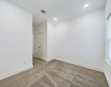 5206 Gold Street - Photo Thumbnail 12