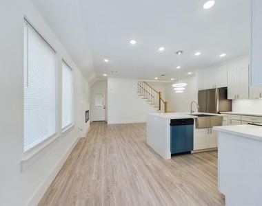 5206 Gold Street - Photo Thumbnail 2