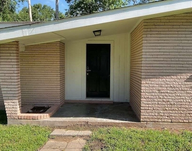 3515 Elm Drive - Photo Thumbnail 5