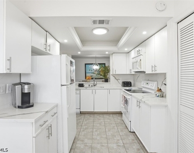 7320 Glenmoor Lane - Photo Thumbnail 8
