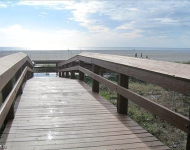 180 Seaview Court - Photo Thumbnail 20