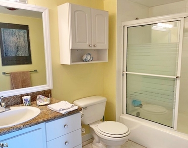 180 Seaview Court - Photo Thumbnail 13