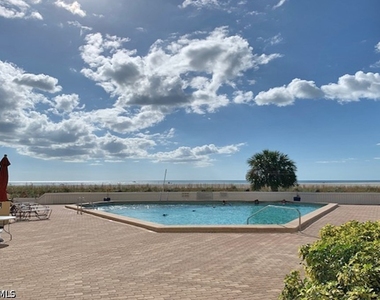 180 Seaview Court - Photo Thumbnail 14