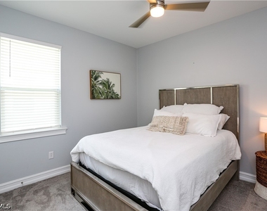 16579 Crescent Beach Way - Photo Thumbnail 16
