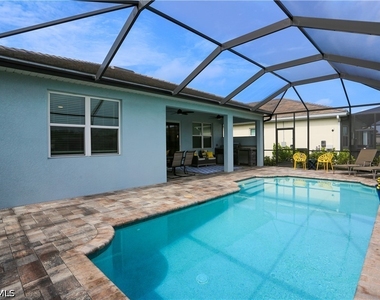 16579 Crescent Beach Way - Photo Thumbnail 3