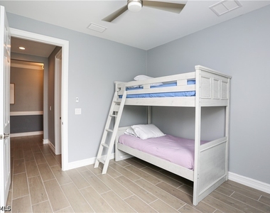 16579 Crescent Beach Way - Photo Thumbnail 21