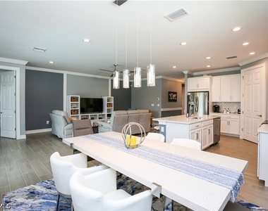 16579 Crescent Beach Way - Photo Thumbnail 22