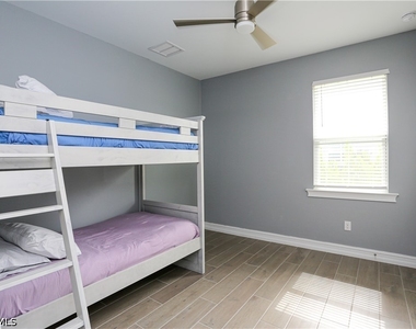 16579 Crescent Beach Way - Photo Thumbnail 20