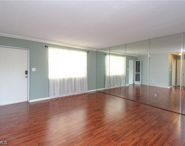 729 Palm View Drive - Photo Thumbnail 7