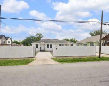 2610 Cochran Street - Photo Thumbnail 2