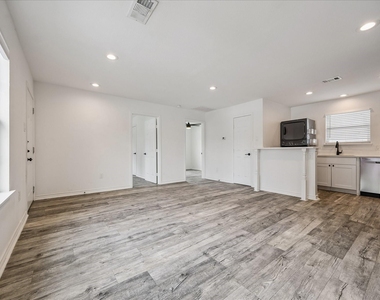 2610 Cochran Street - Photo Thumbnail 6