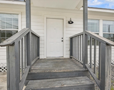 2610 Cochran Street - Photo Thumbnail 4