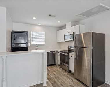 2610 Cochran Street - Photo Thumbnail 8