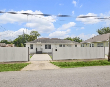 2610 Cochran Street - Photo Thumbnail 3