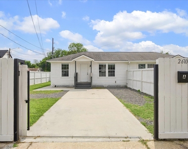 2610 Cochran Street - Photo Thumbnail 1