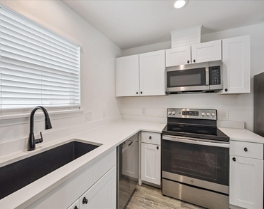 2610 Cochran Street - Photo Thumbnail 10