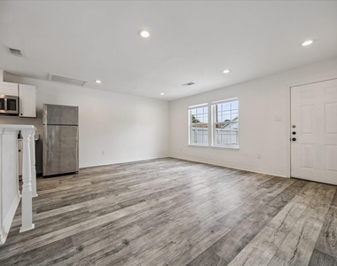 2610 Cochran Street - Photo Thumbnail 5