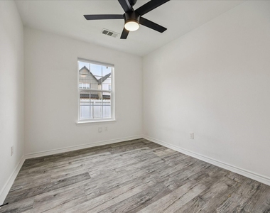 2610 Cochran Street - Photo Thumbnail 12
