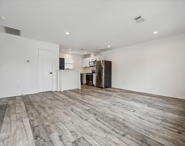 2610 Cochran Street - Photo Thumbnail 7