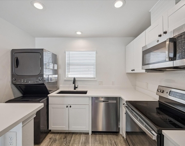 2610 Cochran Street - Photo Thumbnail 9