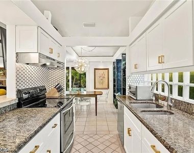 792 108th Avenue N - Photo Thumbnail 4