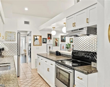 792 108th Avenue N - Photo Thumbnail 5
