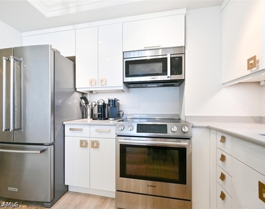 3115 Gulf Shore Boulevard N - Photo Thumbnail 10