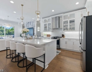 2872 Bloomfield Way - Photo Thumbnail 9