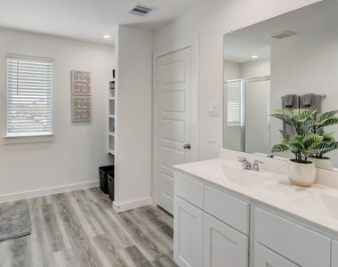 10415 Lancaster Forest Lane - Photo Thumbnail 7