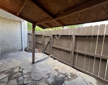 1950 Spenwick Drive - Photo Thumbnail 12