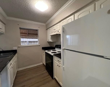 1950 Spenwick Drive - Photo Thumbnail 6