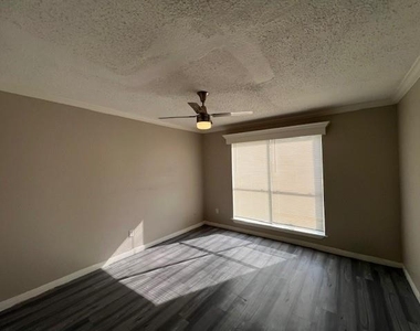 1950 Spenwick Drive - Photo Thumbnail 8