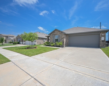 20819 Medford Landing Lane - Photo Thumbnail 2