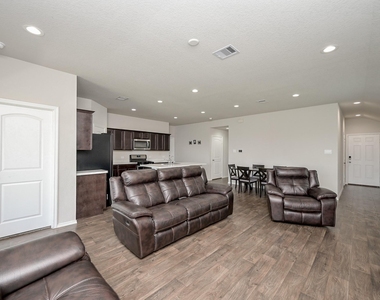 20819 Medford Landing Lane - Photo Thumbnail 4