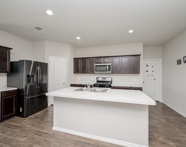 20819 Medford Landing Lane - Photo Thumbnail 5