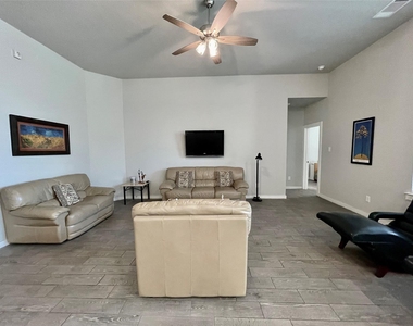4334 Hemlock Grove Lane - Photo Thumbnail 18