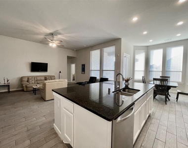 4334 Hemlock Grove Lane - Photo Thumbnail 20