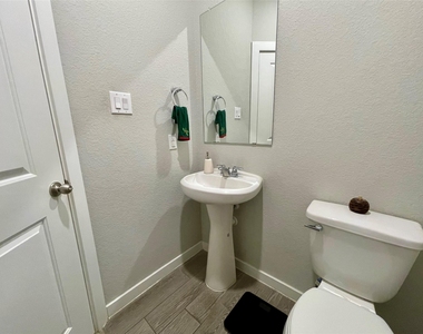 4334 Hemlock Grove Lane - Photo Thumbnail 15