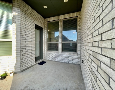 4334 Hemlock Grove Lane - Photo Thumbnail 37
