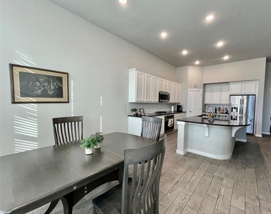 4334 Hemlock Grove Lane - Photo Thumbnail 24