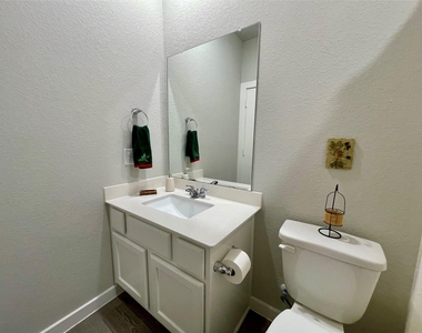 4334 Hemlock Grove Lane - Photo Thumbnail 8