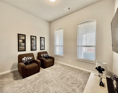 4334 Hemlock Grove Lane - Photo Thumbnail 4